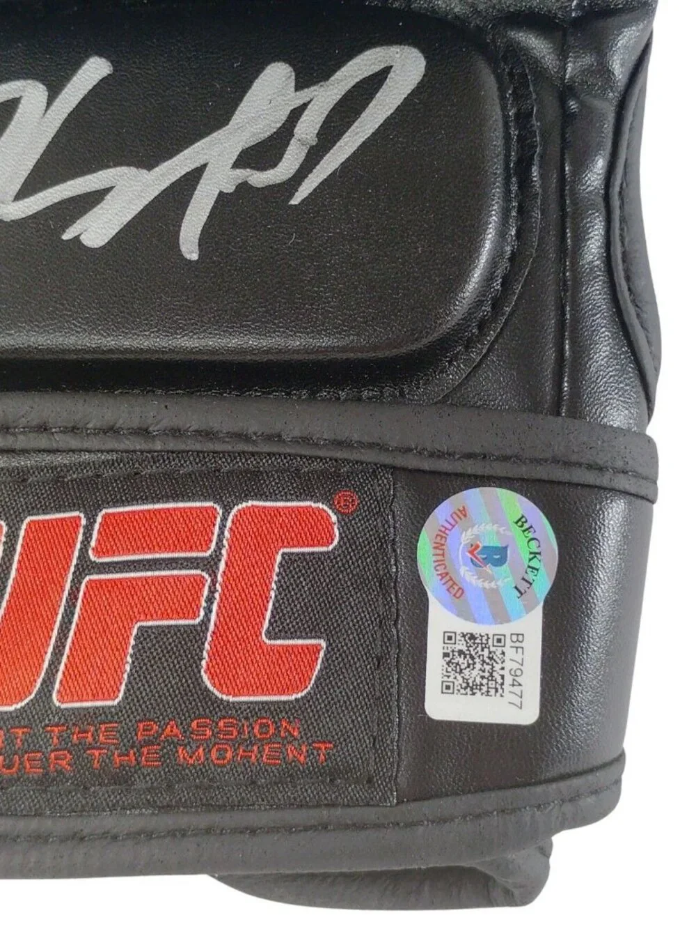 Kamaru Usman Signed UFC Fighter Glove Beckett BAS MMA Autograph Memorabilia
